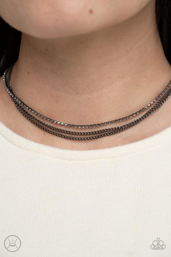 Paparazzi Necklace ~ Glitzy Gusto - Black