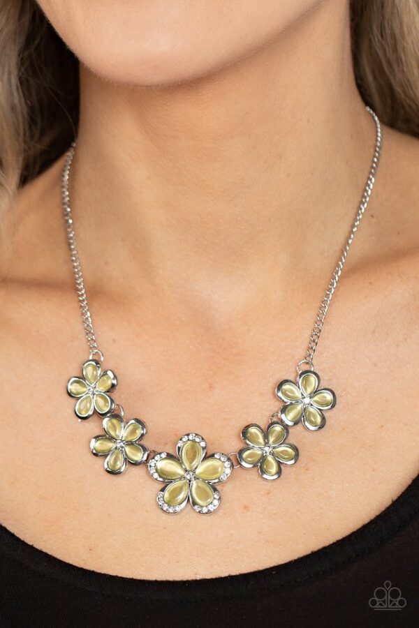 Paparazzi Necklace ~ Garden Daydream - Yellow