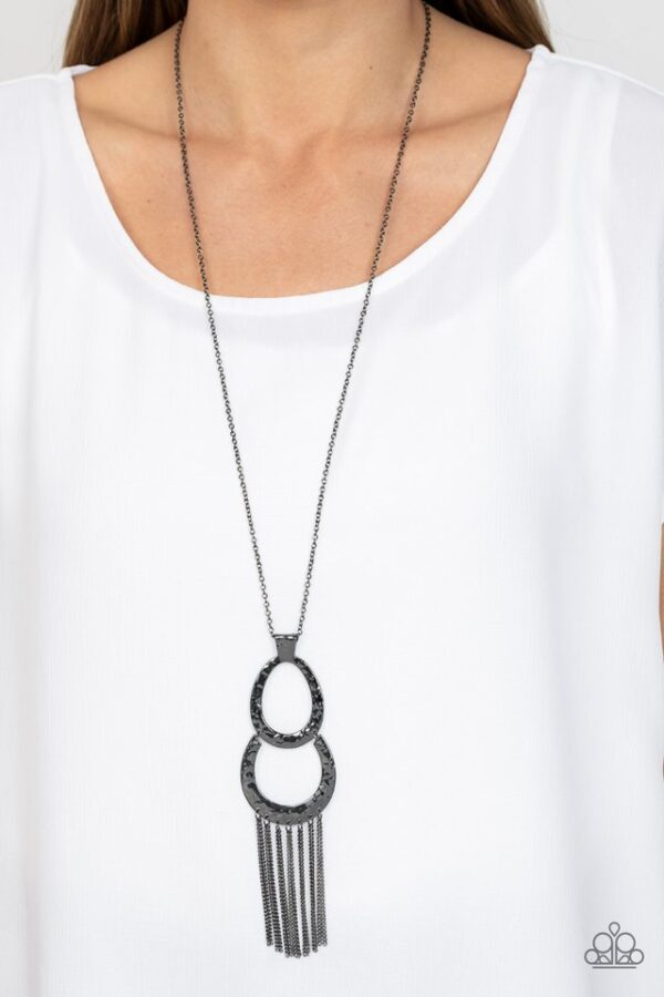 Paparazzi Necklace ~ Reeling in Relics - Black