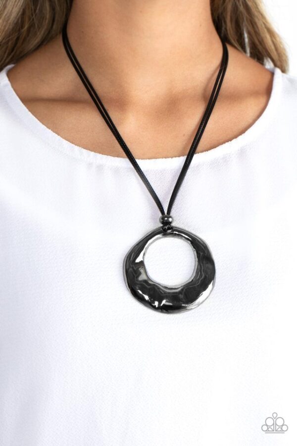 Paparazzi Necklace ~ Tectonic Treasure - Black