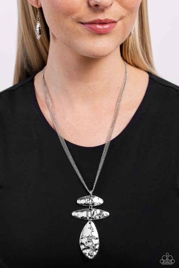 Paparazzi Necklace ~ Monochromatic Model - Silver