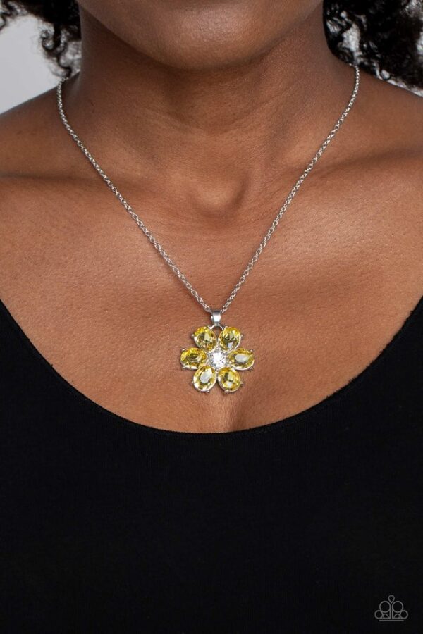 Paparazzi Necklace ~ Fancy Flower Girl - Yellow