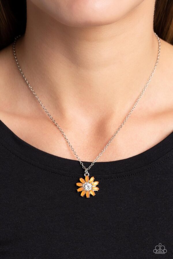 Paparazzi Necklace ~ Daisy Diva - Orange