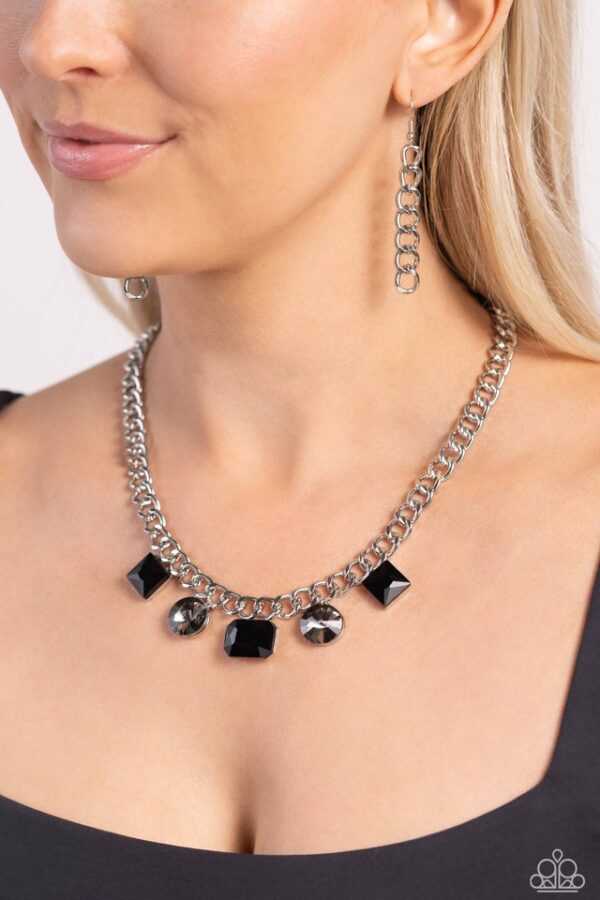 Paparazzi Necklace ~ Alternating Audacity - Black