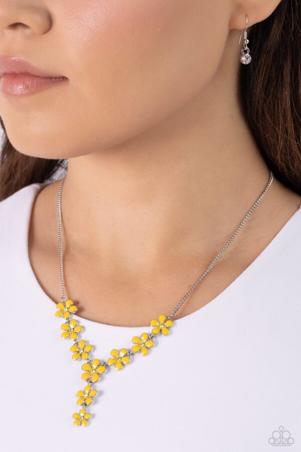 Paparazzi Necklace ~ Flowering Feature - Yellow