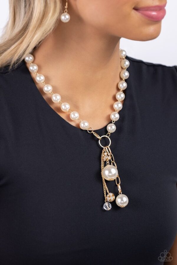 Paparazzi Necklace ~ White Collar Welcome - Gold