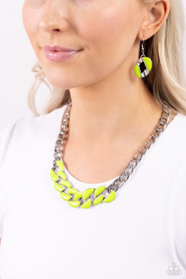 Paparazzi Necklace ~ CURB Craze - Green