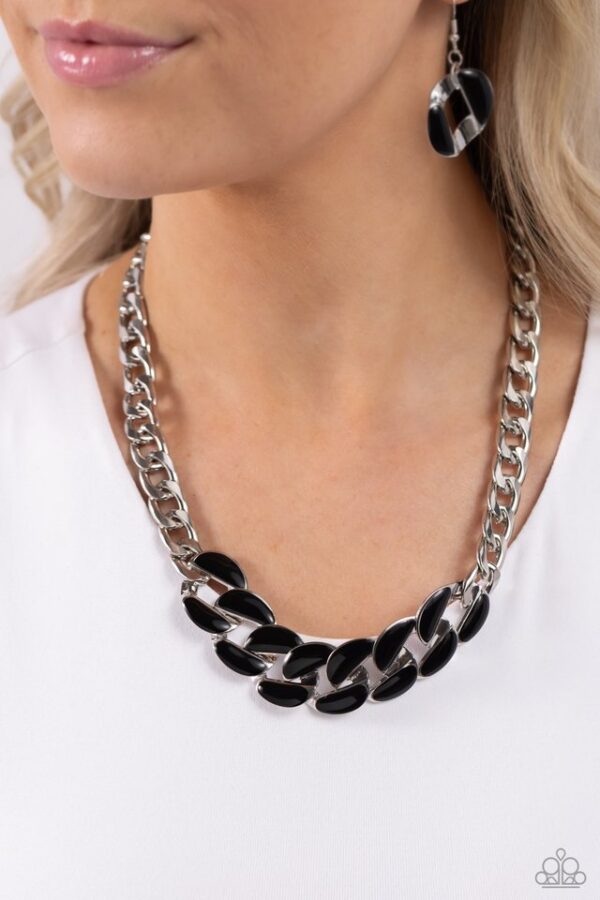 Paparazzi Necklace ~ CURB Craze - Black