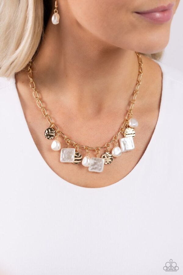 Paparazzi Necklace ~ Sophisticated Squared - Gold