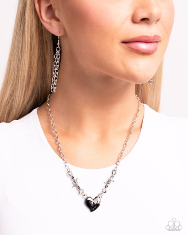 Paparazzi Necklace ~ Trendy Tribute - Black